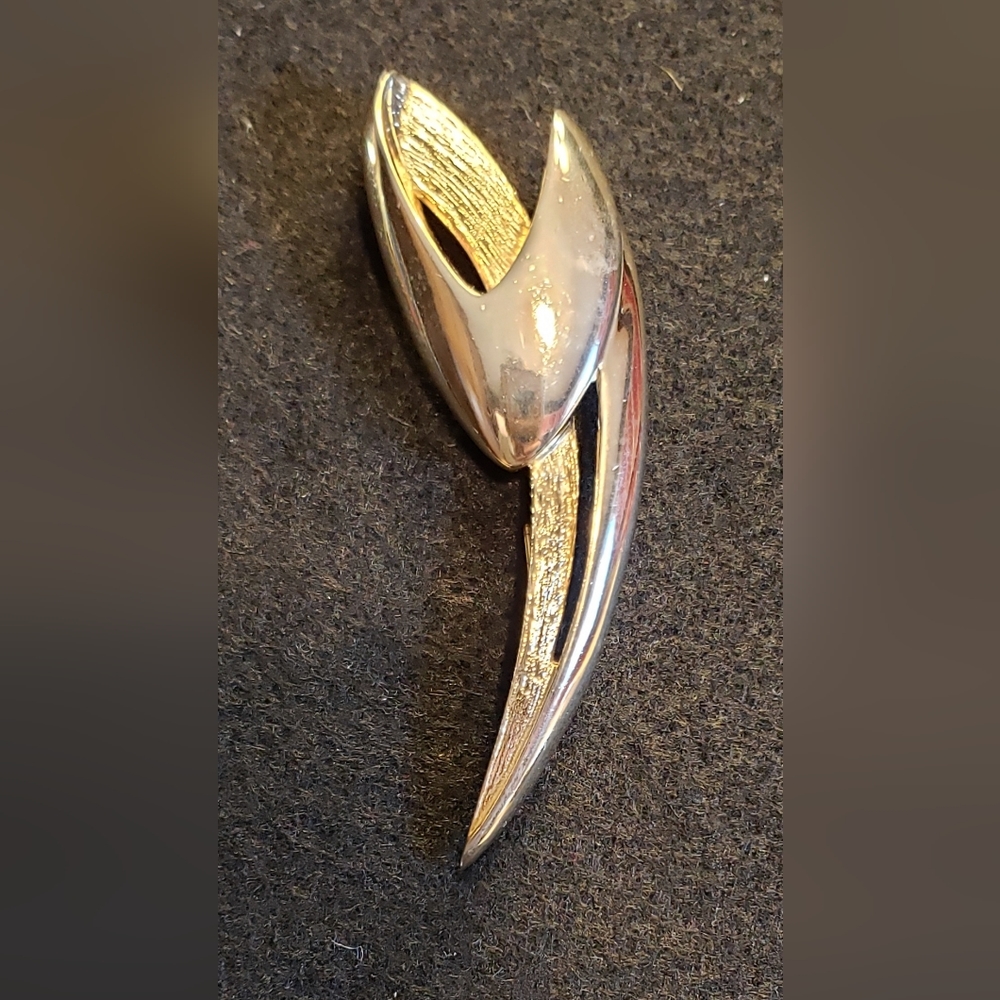 5 for $15.  Vintage goldtone brooch or Lapel Pin